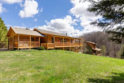 615 Rainbow Rd, Sevierville, TN 37862
