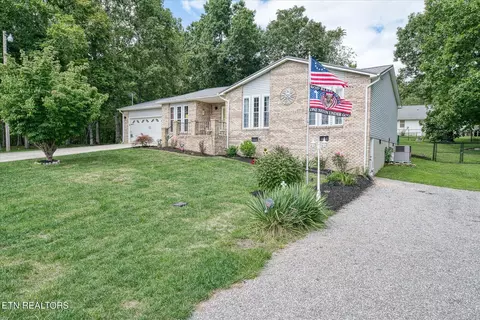 121 Mena Lane Ln, Crossville, TN 38572