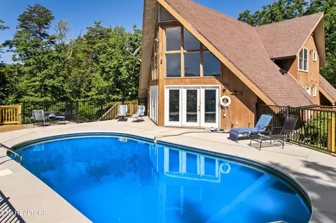1176 Tanrac Tr, Gatlinburg, TN 37738