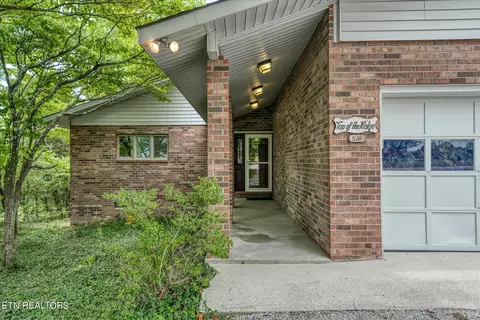 518 Dogwood Dr, Harriman, TN 37748