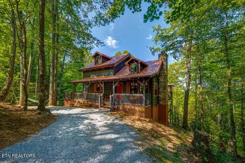 1023 Elm Cir, Sevierville, TN 37876