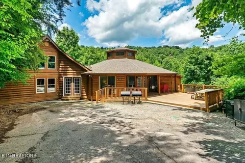 1104 Condo Dr, Gatlinburg, TN 37738