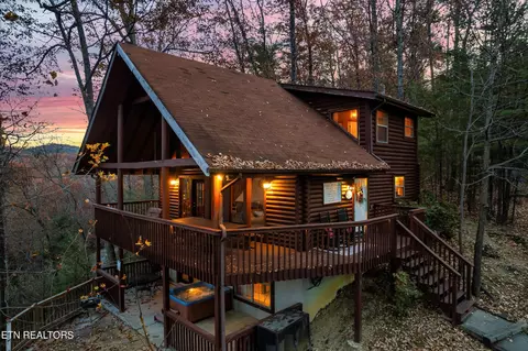 1735 Oakridge View Ln, Sevierville, TN 37876