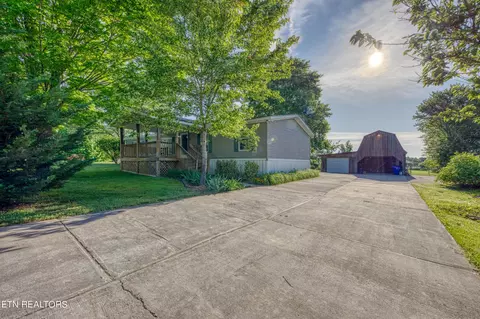 4556 Cherokee Dr, Strawberry Plains, TN 37871