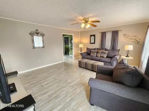 108 Town Branch St, Crossville, TN 38555