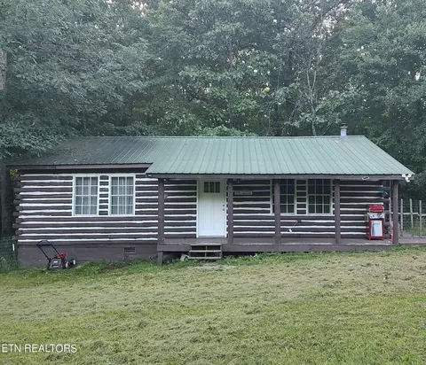 731 Sligo St, Crossville, TN 38572