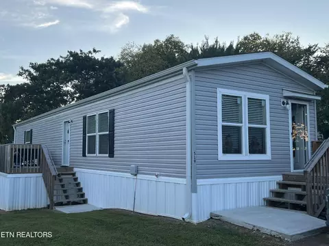 519 Johns Creek St, Clinton, TN 37716