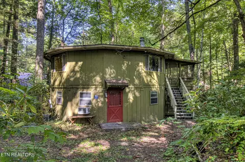 4519 E Scenic Dr, Gatlinburg, TN 37738