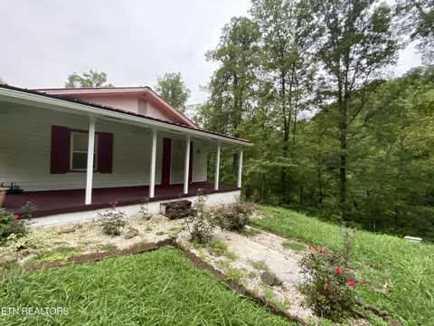 672 Big 4 Rd, La Follette, TN 37766