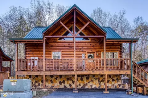 555 Blackberry Ridge Way, Pigeon Forge, TN 37863