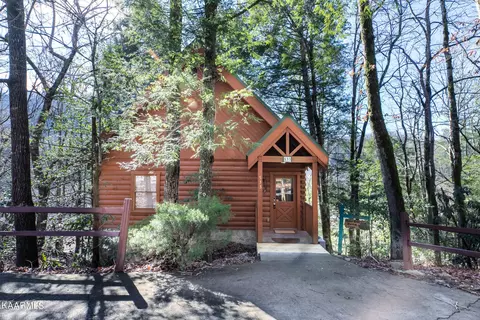 533 Hoot Owl Way, Gatlinburg, TN 37738