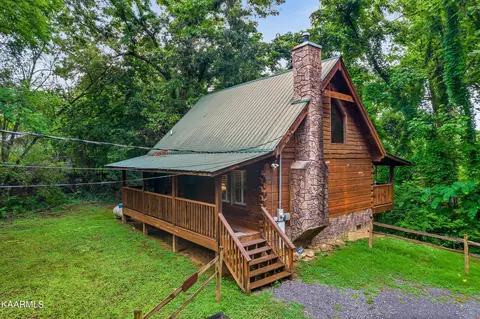927 Hideaway Hills Cir, Sevierville, TN 37862