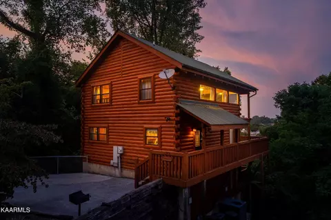 529 Hideaway Ridge Cir, Sevierville, TN 37862