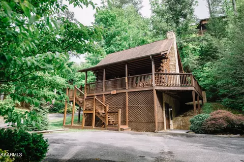 704 Black Hawk Way, Pigeon Forge, TN 37863