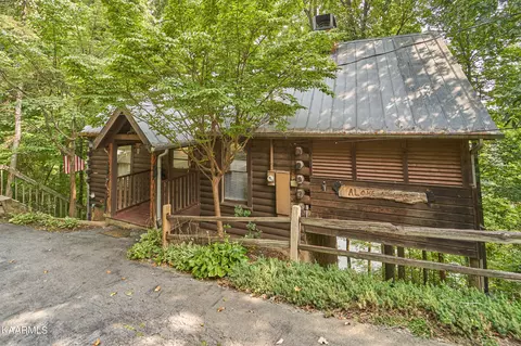 1752 Ridgecrest Dr, Sevierville, TN 37876