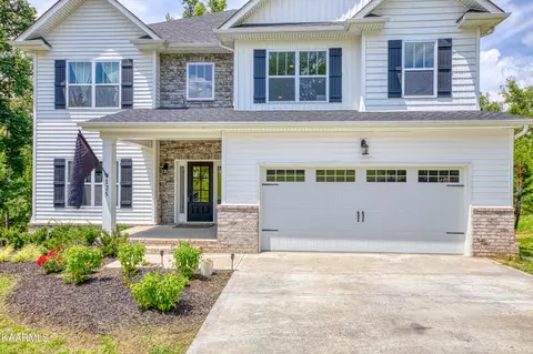 125 Mistletoeberry Rd, Oak Ridge, TN 37830