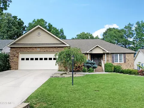 155 Cromwell Ln, Crossville, TN 38558