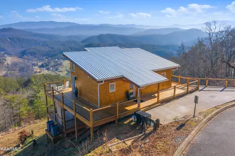 1021 Leslie Way, Sevierville, TN 37876