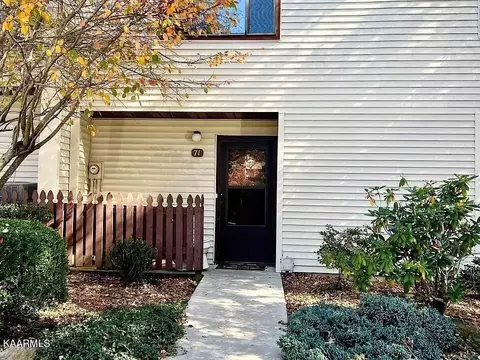 71 Wilshire Heights Dr, Crossville, TN 38558