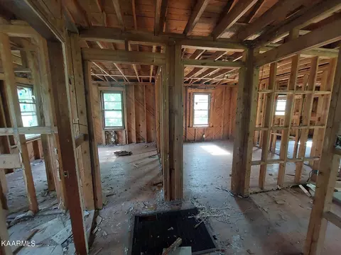 306 Hester Dr, Harriman, TN 37748
