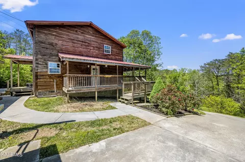 750 Apache Trail Way, Sevierville, TN 37876