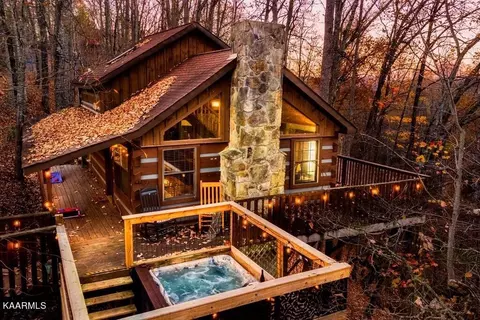 1516 Ginnys Tr, Sevierville, TN 37876