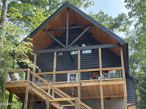 208 S Smoky Mountain Way, Sevierville, TN 37876