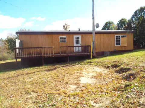327 Walnut Ln, Oneida, TN 37841 photo 2