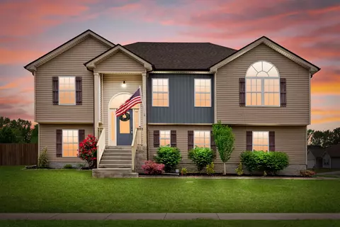 1560 Parkside Dr, Clarksville, TN 37042