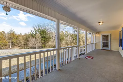 917 Eagle Bend Rd, Clinton, TN 37716 photo 3