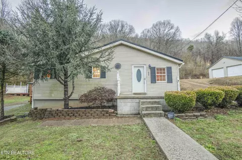 620 E Spring St, Oliver Springs, TN 37840