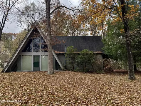 522 Running Deer Dr, Crab Orchard, TN 37723