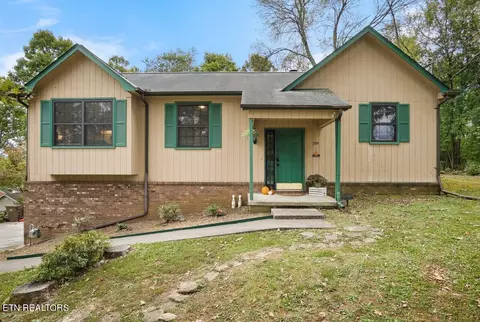 1514 NE Fieldwood Dr, Knoxville, TN 37918