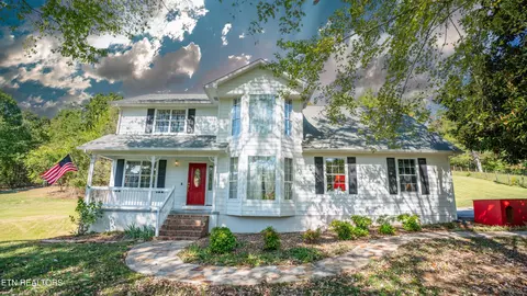 2120 Parris Dr, Lenoir City, TN 37772