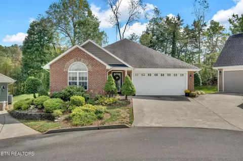 81 Hiddenbrook Ln, Johnson City, TN 37615