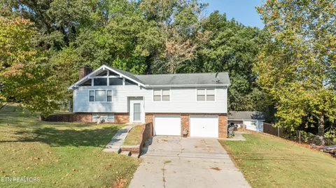 715 Greenwich Dr, Maryville, TN 37803