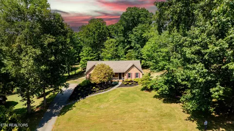 1800 Canterbury Dr, Morristown, TN 37814