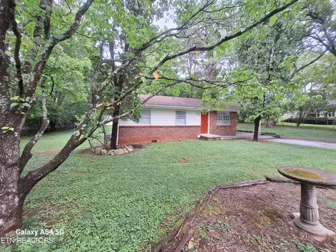 1114 SW Ownby Ln, Knoxville, TN 37919