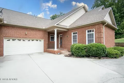 2382 Mountain Dr, Lenoir City, TN 37772
