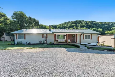 2614 Lake City Hwy, Clinton, TN 37716
