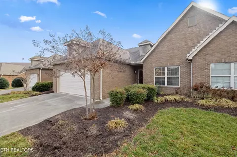 593 Glenview Cir, Lenoir City, TN 37771