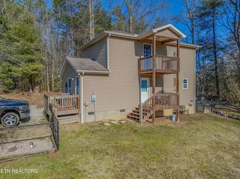 137 Apple Tree Dr, Oliver Springs, TN 37840