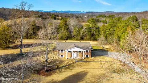 726 Montview Dr, Lenoir City, TN 37771