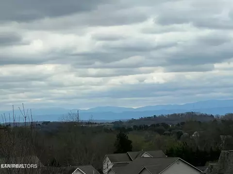 580 Cordova Ln, Lenoir City, TN 37771