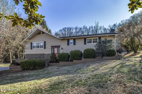 617 Cross Bridge Cir, Knoxville, TN 37934