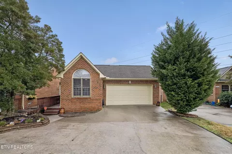 8414 Woodbend Tr, Knoxville, TN 37919