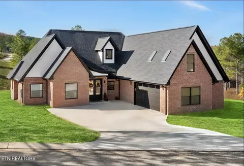 711 Twin Lakes Dr, Loudon, TN 37774