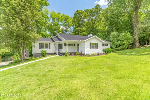 5209 Skyline Dr, Knoxville, TN 37914