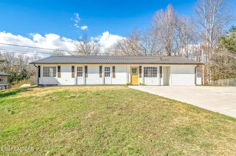 403 Chinkapin Ln, Oliver Springs, TN 37840
