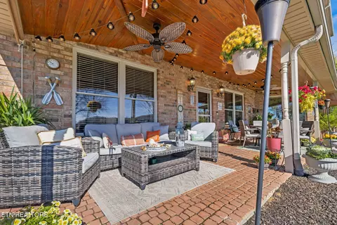 3812 Lake Pointe Dr, Kingston, TN 37763
